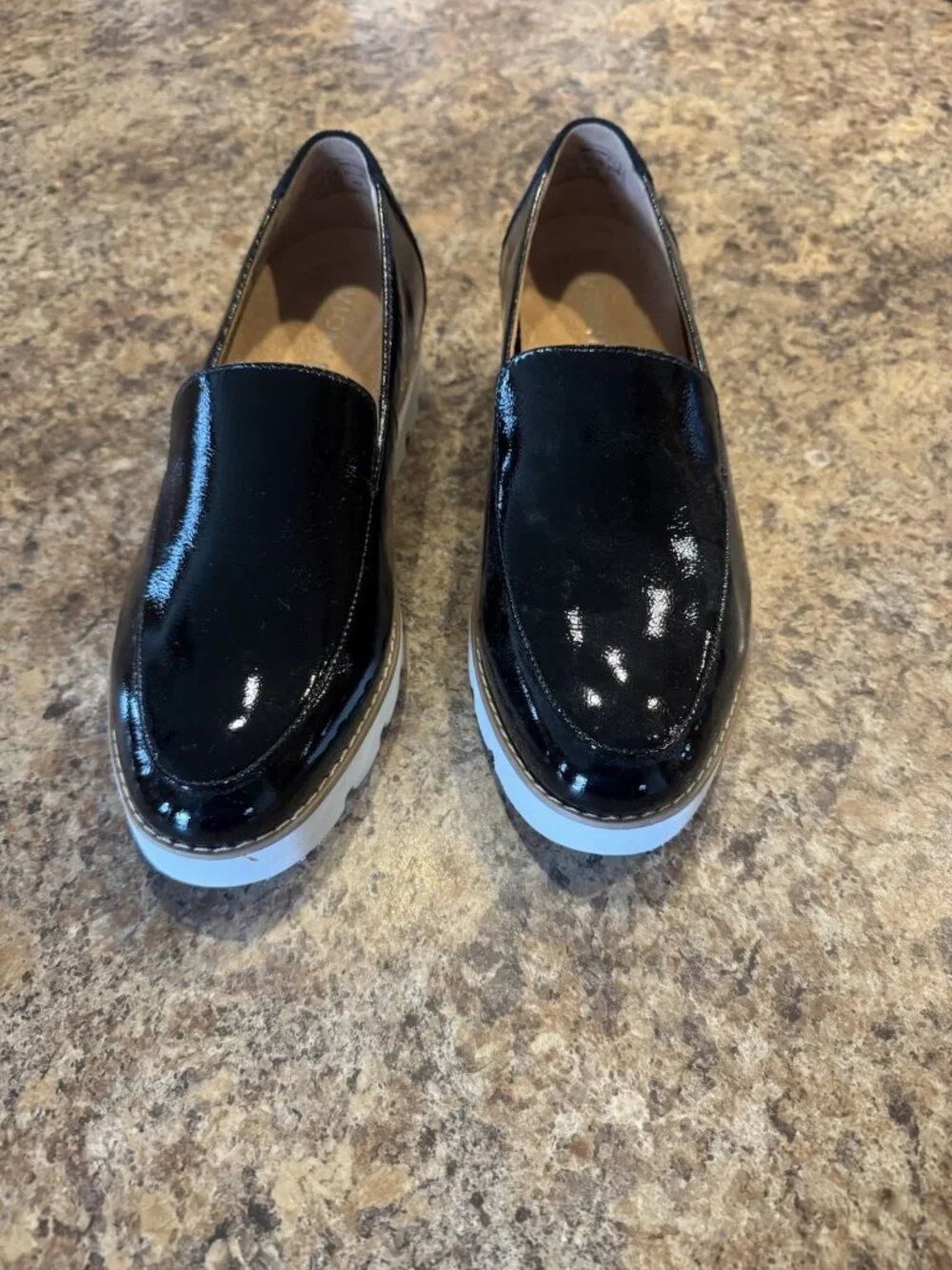 Vionic Womens Kensley Loafers Black Patent Leather Suede Lug Sole, Size 7